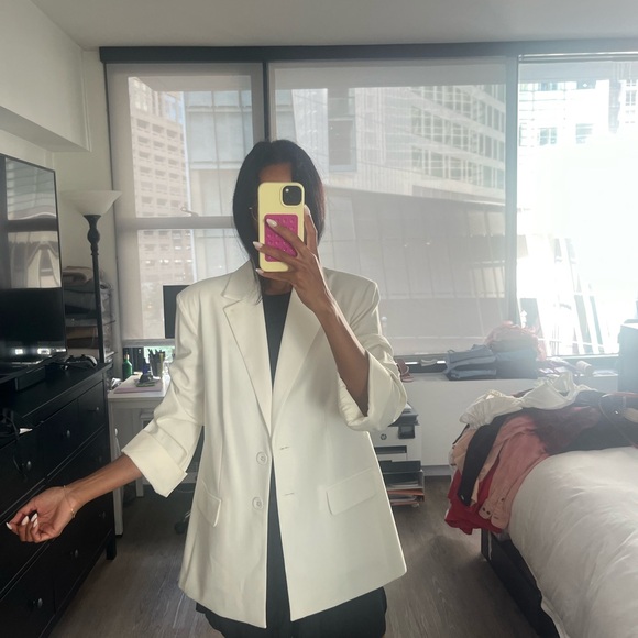 Danielle Bernstein white blazer - Picture 4 of 10